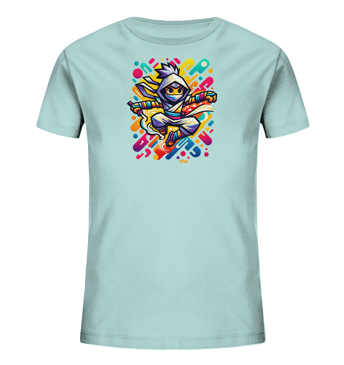 Onlineshop Shirts fuer Kinder - Das Bild zeigt ein hellblaues Kinder-T-Shirt. Auf der Vorderseite ist eine farbenfrohe Illustration eines cartoonartigen Charakters in dynamischer Ninja-Pose mit weisser Kapuze. Der Charakter ist von einem abstrakten, bunten Hintergrund aus Formen und Linien umgeben. Das Motiv wirkt verspielt und lebhaft.