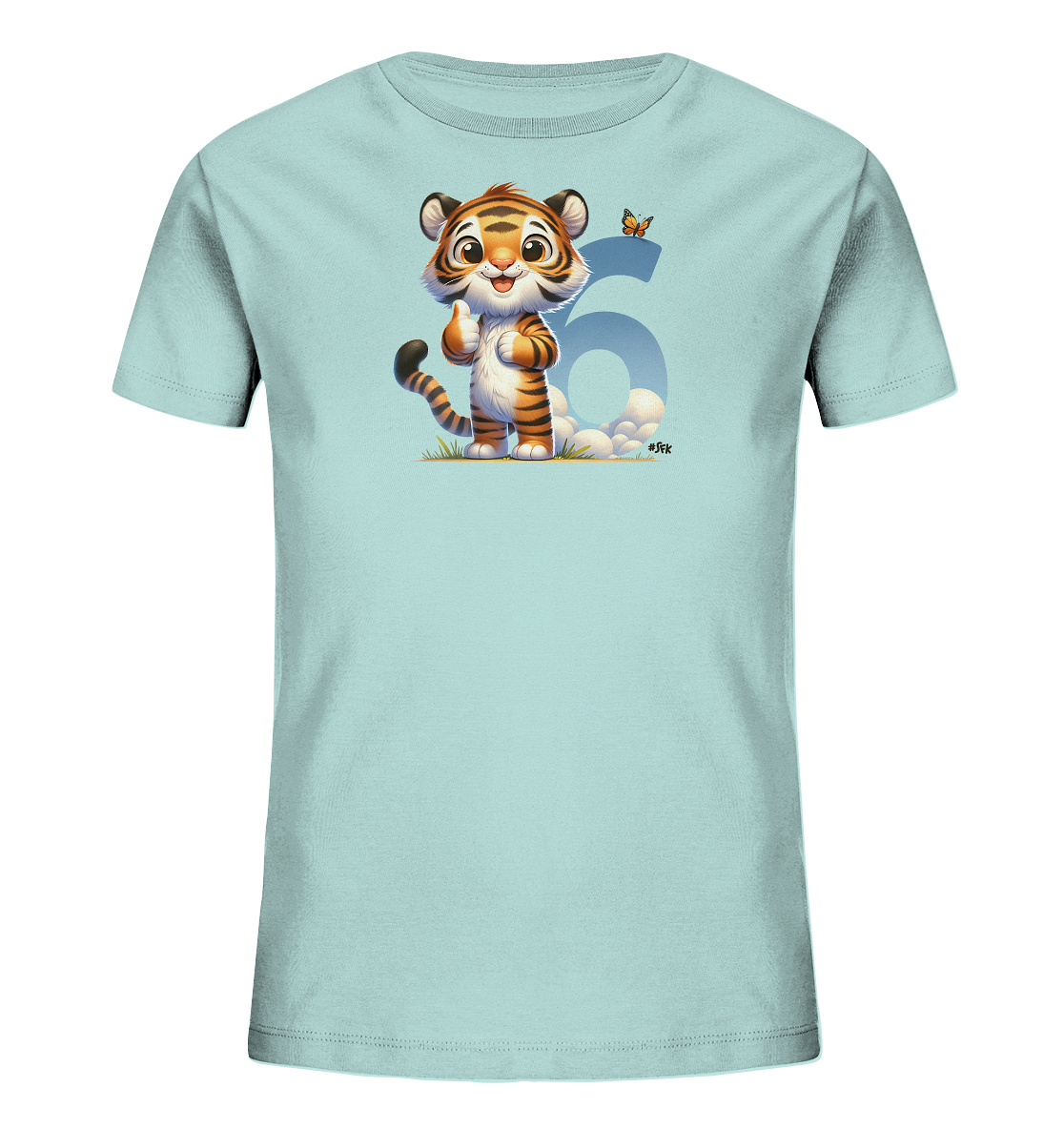 Onlineshop Shirts fuer Kinder - Das Bild zeigt ein hellblaues T-Shirt mit einem niedlichen Cartoon-Tiger auf der Vorderseite. Der Tiger laechelt und gibt einen Daumen nach oben. Neben dem Tiger steht die grosse Zahl "6" in einem passenden Farbton, verziert mit einem kleinen Schmetterling. Das Motiv ist verspielt und froehlich.