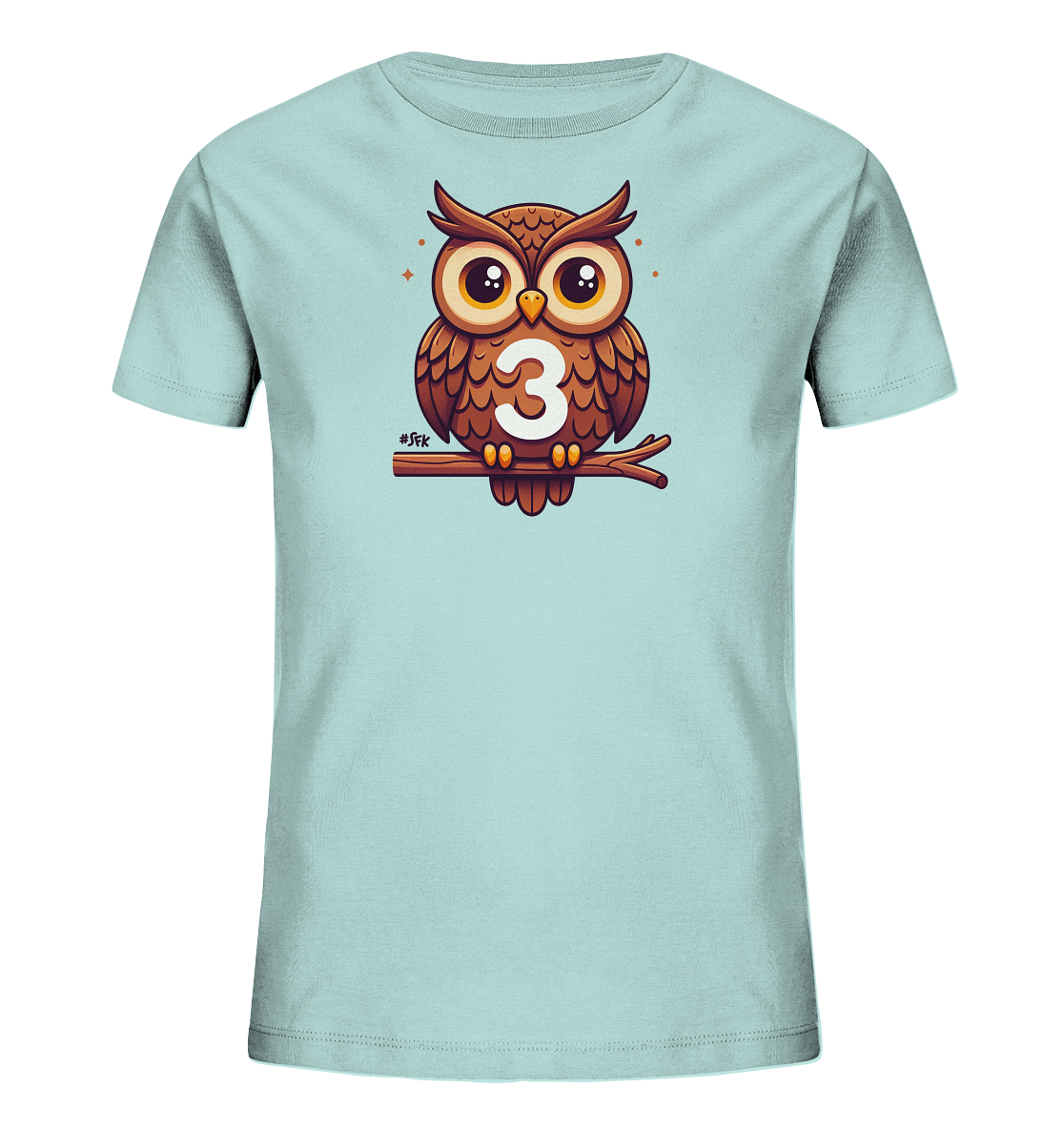 Onlineshop Shirts fuer Kinder - Das Bild zeigt ein hellblaues Kinder-T-Shirt mit einer niedlichen Illustration einer Eule. Die Eule sitzt auf einem Ast und traegt die grosse Zahl '3' auf der Brust. Sie hat grosse Augen und ein freundliches Aussehen, umgeben von kleinen Sternen. Das Design ist verspielt und ansprechend fuer Kinder.