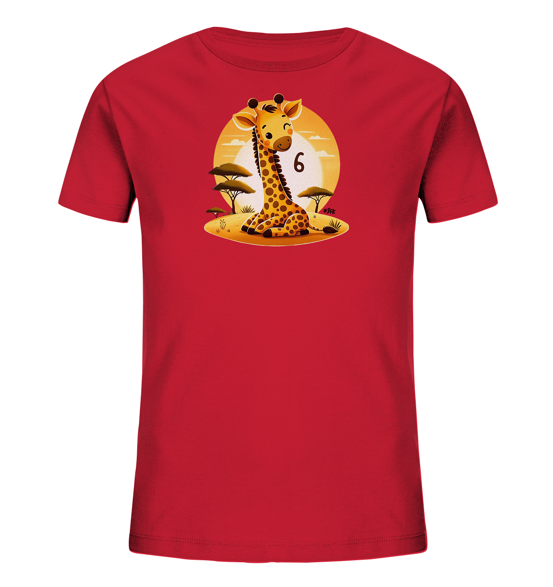 Onlineshop Shirts fuer Kinder - Das Bild zeigt ein rotes Kinder-T-Shirt mit einer niedlichen Grafik. Darauf ist eine sitzende Cartoon-Giraffe in einer Savannenlandschaft dargestellt. Hinter der Giraffe befindet sich eine Sonne mit der Zahl '6'. Das Motiv ist farbenfroh und detailreich gestaltet.