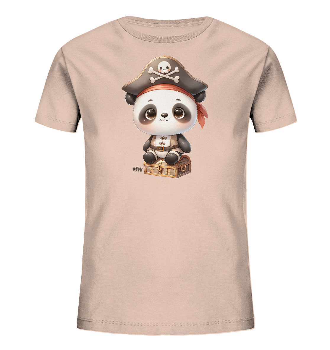 Onlineshop Shirts fuer Kinder - Das Bild zeigt ein hellrosa T-Shirt fuer Kinder. Auf der Vorderseite ist eine niedliche Illustration eines Pandas zu sehen, der als Pirat verkleidet ist. Der Panda traegt einen Piratenhut, eine rote Bandana und sitzt auf einer Schatztruhe. Das Design wirkt verspielt und detailreich, ideal fuer kleine Abenteurer.