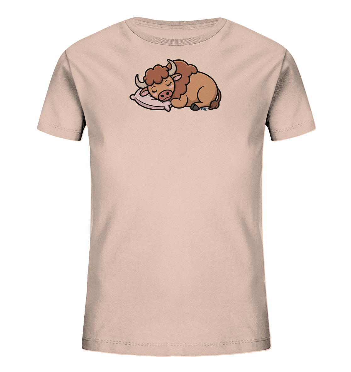 Onlineshop Shirts fuer Kinder - Das Bild praesentiert ein hellbeiges Kinder-T-Shirt, dessen Vorderseite ein suesses, schlafendes Bison-Motiv ziert. Das cartoonartige Bison mit braunem Fell und Hoernern ruht friedlich auf einem rosa Kissen. Die geschlossenen Augen des Tieres verleihen der Illustration einen ruhigen und entspannten Charakter. Dieses verspielte Design ist ansprechend fuer Kinder.