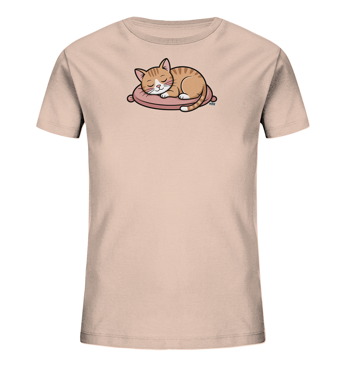 Onlineshop Shirts fuer Kinder - Das Bild zeigt ein hellbeiges Kinder-T-Shirt mit einem niedlichen Motiv einer schlafenden Katze. Die orange-weiss getigerte Katze liegt eingerollt auf einem rosa Kissen, die Augen geschlossen und friedlich schlummernd. Das Design verleiht dem Shirt eine sanfte und beruhigende Ausstrahlung. Es ist ein verspieltes und kinderfreundliches Motiv.