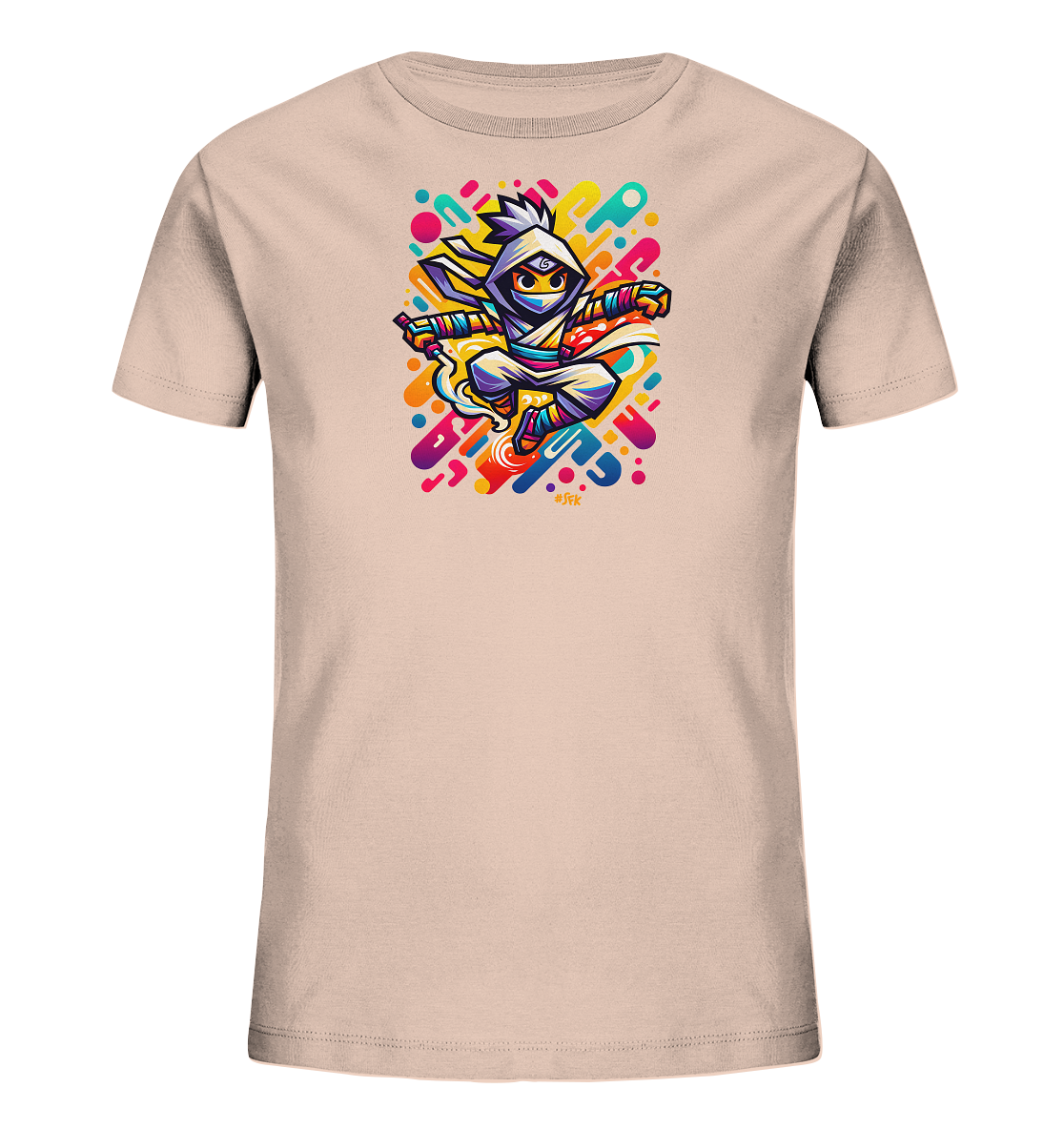 Onlineshop Shirts fuer Kinder - Das Bild zeigt ein hellrosa T-Shirt mit einem auffaelligen Grafikdruck in der Mitte. Der Druck stellt eine springende Figur im Ninja-Stil dar, umgeben von einem Wirbel bunter, abstrakter Formen. Die Illustration verwendet kraeftige Farben wie Gelb, Rot, Blau und Gruen, die dem Design einen dynamischen Charakter verleihen. Das Motiv ist im modernen Cartoon-Stil gehalten.