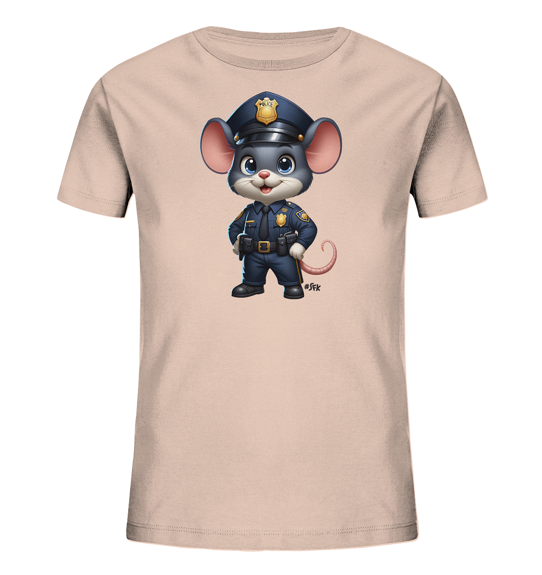 Onlineshop Shirts für Kinder - Das Bild zeigt ein hellrosa oder hautfarbenes Kinder-T-Shirt mit einem Aufdruck auf der Vorderseite. Der Aufdruck ist eine Comic-Illustration einer niedlichen Maus, die eine Polizeiuniform trägt. Die Maus hat große Ohren und blaue Augen und steht in einer selbstbewussten Pose mit den Händen in den Hüften. Die Uniform ist detailliert dargestellt mit Mütze, Abzeichen und Gürtel, was dem Shirt einen verspielten Charakter verleiht.