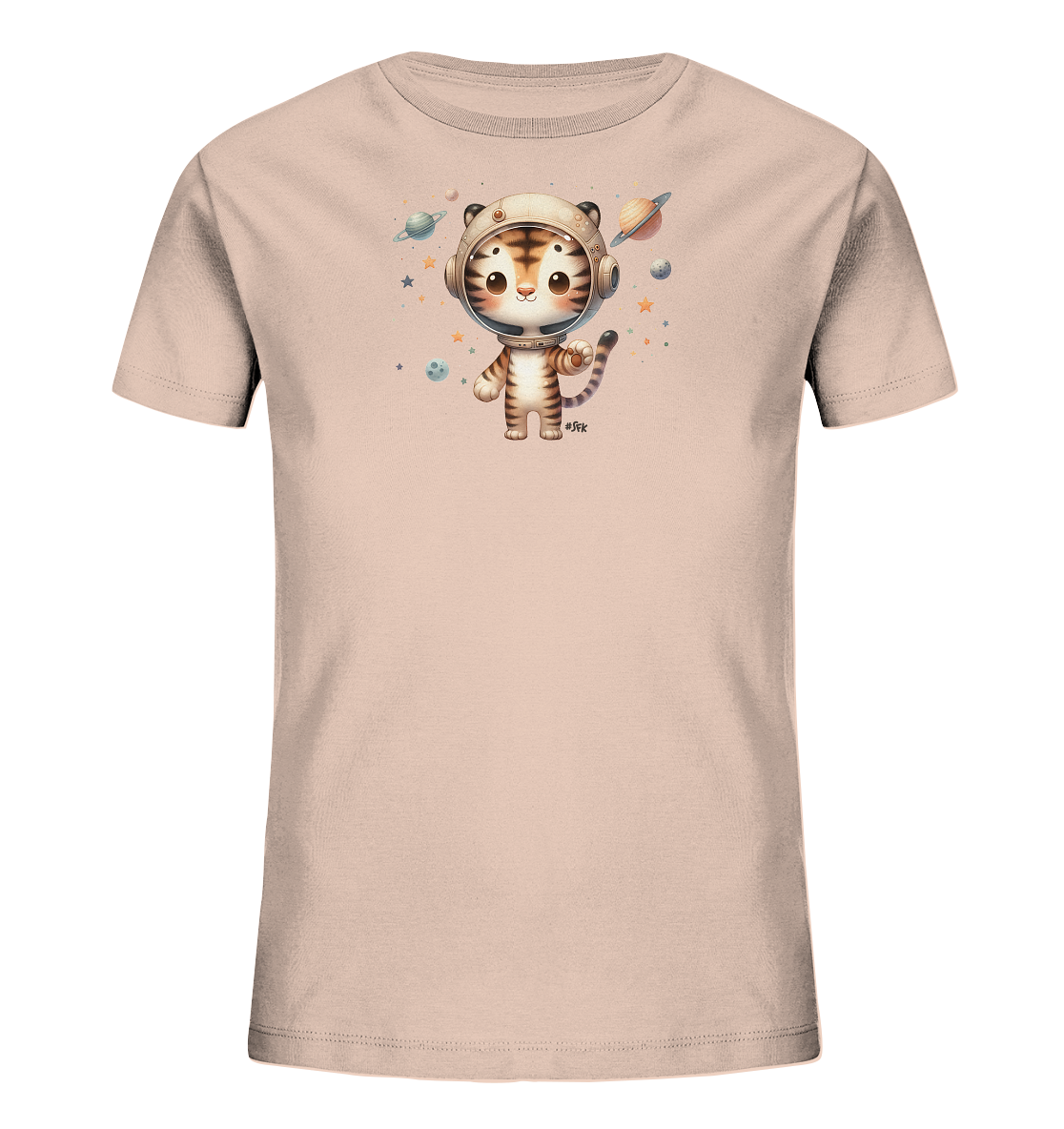Onlineshop Shirts fuer Kinder - Das Bild zeigt ein hellrosa T-Shirt fuer Kinder mit einem niedlichen Aufdruck. Ein kleiner Cartoon-Tiger traegt einen Astronautenhelm und steht in einer Szene mit Planeten und Sternen. Das Design hat ein froehliches Weltraum-Thema. Es ist eine liebevolle Illustration, die junge Entdecker ansprechen duerfte.