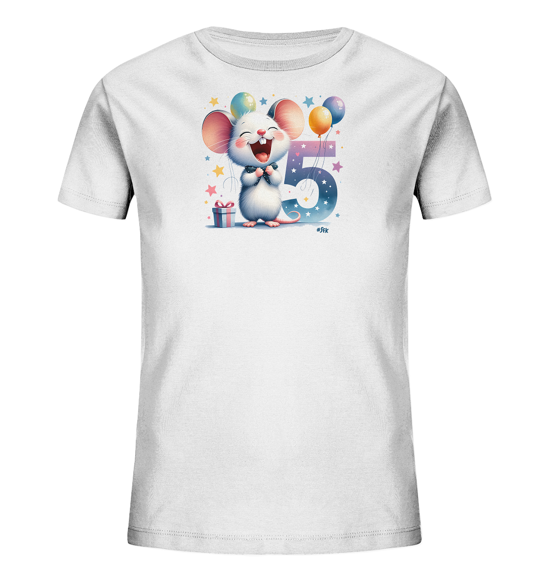 Onlineshop Shirts fuer Kinder - Dieses weisse T-Shirt fuer Kinder zeigt ein froehliches Motiv einer Cartoon-Maus, die lacht. Die Maus sitzt neben einer grossen, stilisierten Zahl Fuenf, umgeben von bunten Ballons, Sternen und einem kleinen Geschenk. Das Design wirkt sehr festlich und passt gut zu einem Geburtstag. Die lebendigen Farben und das lachende Gesicht der Maus schaffen eine froehliche Stimmung.