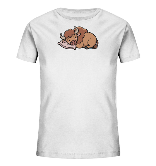 Onlineshop Shirts fuer Kinder - Das Bild zeigt ein weisses Kinder-T-Shirt mit einem niedlichen Cartoon-Motiv eines schlafenden Ochsen auf der Vorderseite. Der Ochse ist braun mit lockigem Fell und liegt friedlich auf einem rosa Kissen, die Augen geschlossen. Das Design wirkt beruhigend und verspielt, ideal fuer Kinder.