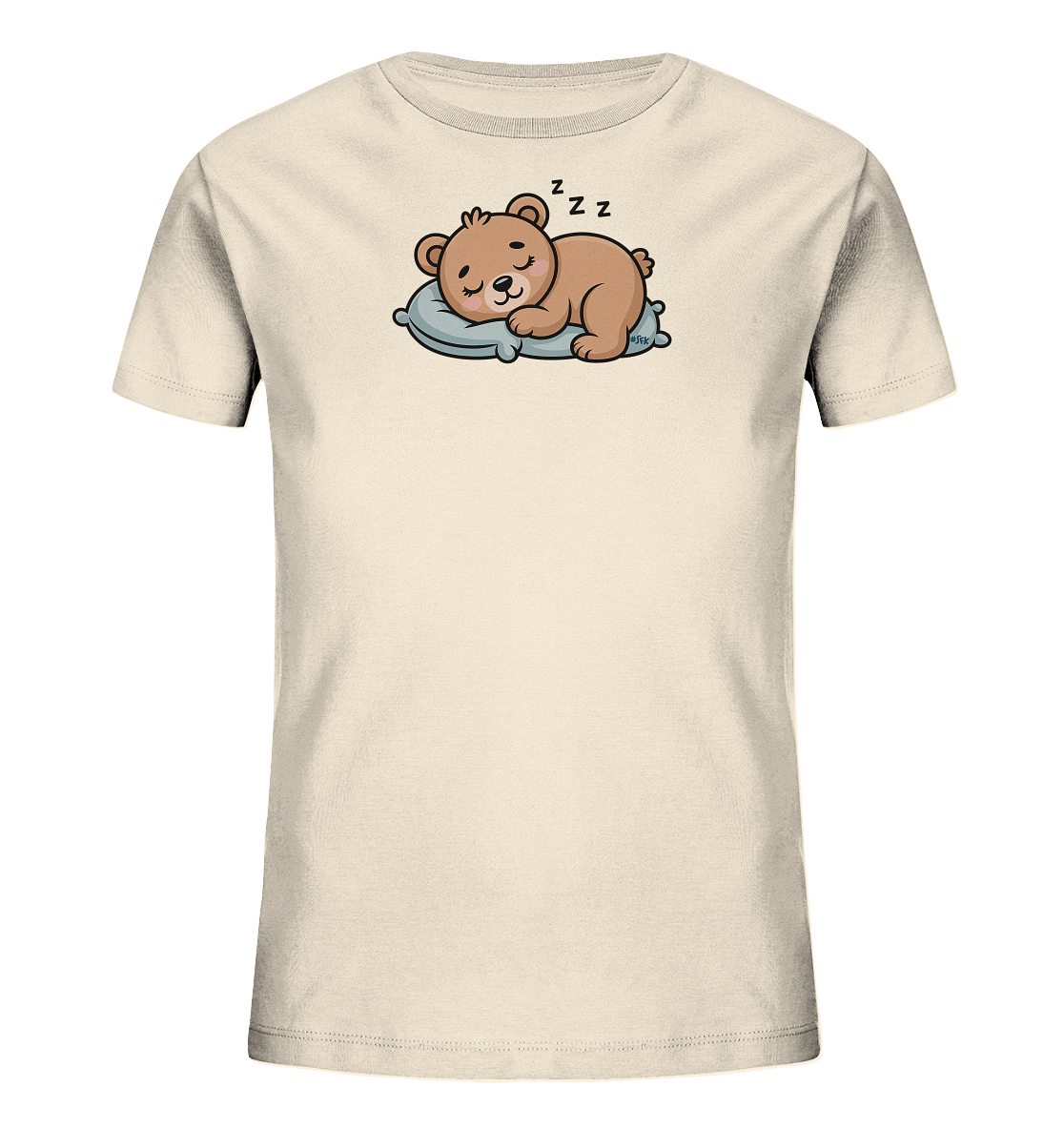 Onlineshop Shirts fuer Kinder - Das Bild zeigt ein beigefarbenes T-Shirt fuer Kinder mit einem niedlichen Motiv. Darauf ist ein kleiner brauner Baer abgebildet, der friedlich auf einem hellblauen Kissen schlaeft. Über dem Baerenkopf sind Zzz-Zeichen zu sehen, die seinen Schlaf symbolisieren. Das Design wirkt beruhigend und verspielt, ideal fuer ein Kinderoutfit.