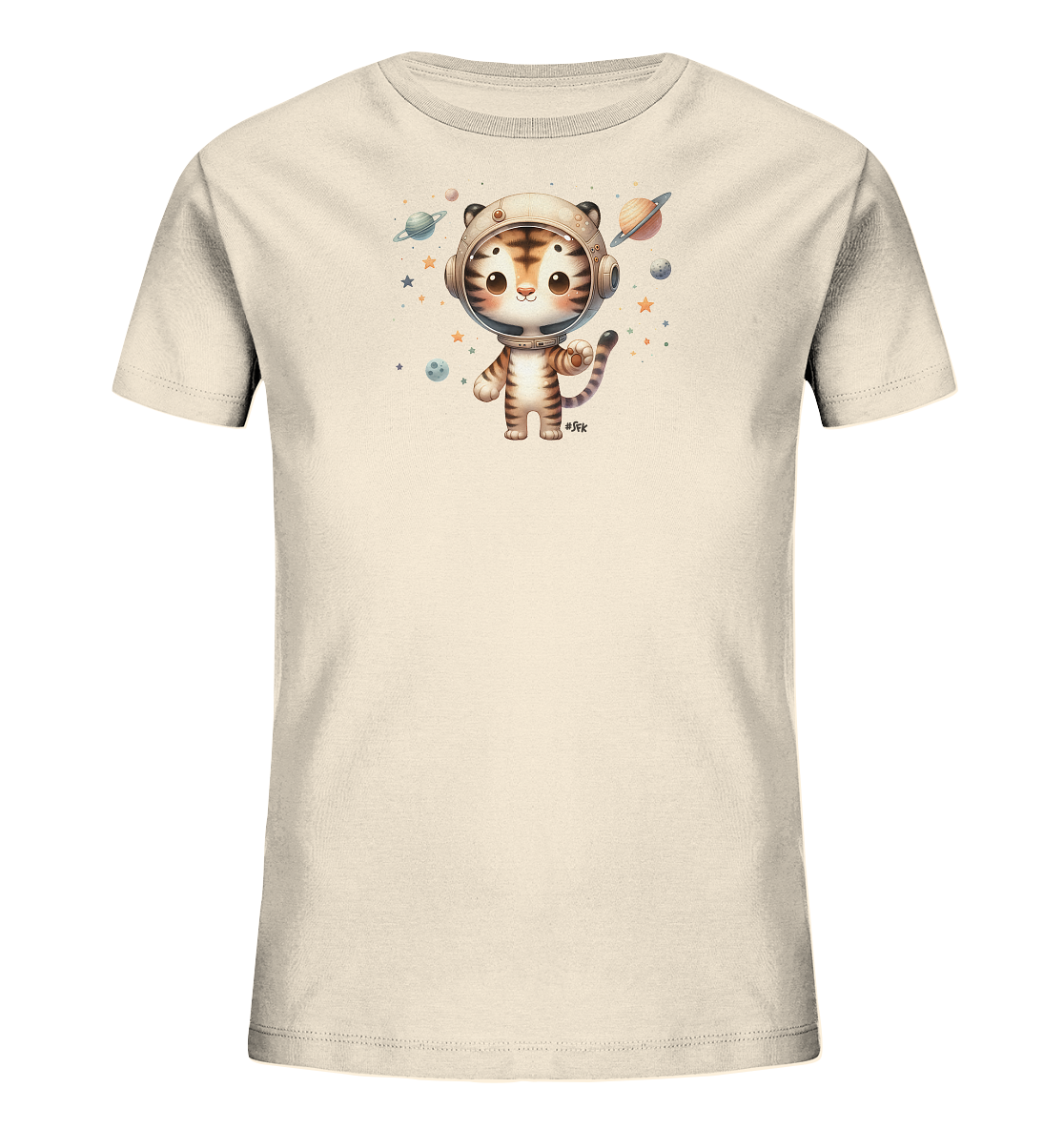 Onlineshop Shirts fuer Kinder - Das Bild zeigt ein cremefarbenes Kinder-T-Shirt mit einem Motiv eines niedlichen Tigers als Astronaut. Der Tiger traegt einen Astronautenhelm und steht inmitten einer Weltraumszene mit Planeten, Sternen und Himmelskoerpern. Die Illustration ist im charmanten Cartoon-Stil gehalten, was dem Shirt einen verspielten und fantasievollen Charakter verleiht.