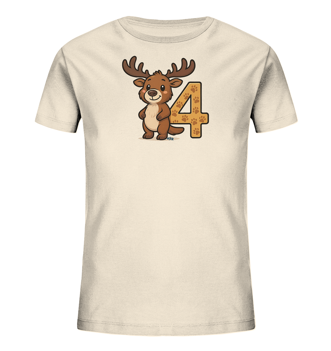 Onlineshop Shirts fuer Kinder - Das Bild zeigt ein hellbeiges T-Shirt fuer Kinder mit einem niedlichen Motiv. Ein froehliches, cartoonartiges Reh mit Geweih steht neben der grossen Zahl '4'. Die Zahl ist mit einem Pfotenabdruck-Muster gefuellt und in einem warmen Farbton gehalten. Dieses Design verleiht dem Shirt einen verspielten und naturverbundenen Look.