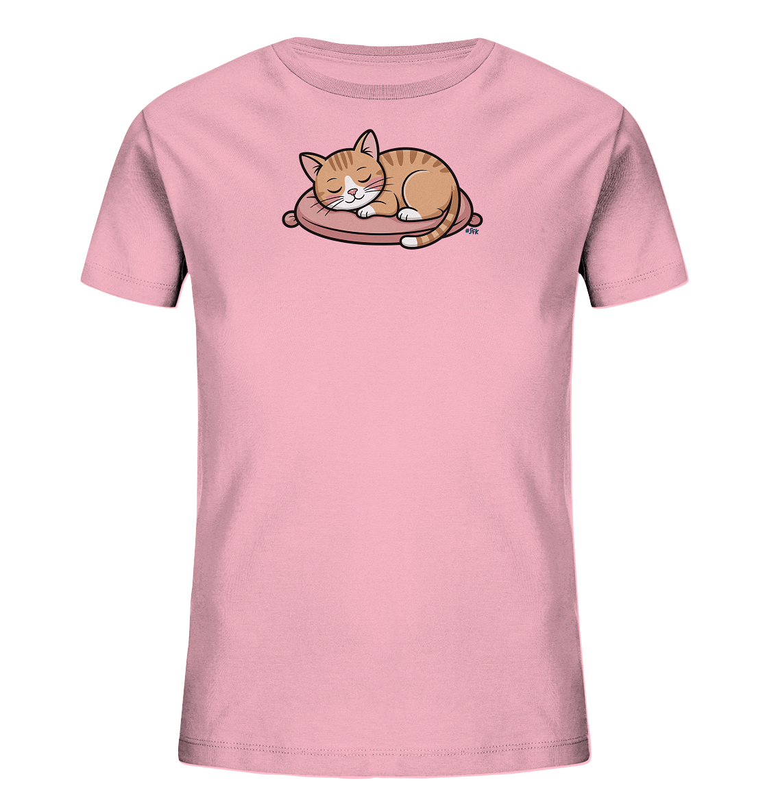 Onlineshop Shirts fuer Kinder - Das rosa Kinder-T-Shirt zeigt auf der Vorderseite eine schlafende, gestreifte Katze. Das niedliche Kaetzchen liegt entspannt auf einem rosafarbenen Kissen, die Augen sind geschlossen und die Wangen leicht geroetet. Das Motiv verleiht dem Shirt einen sanften und beruhigenden Charakter.