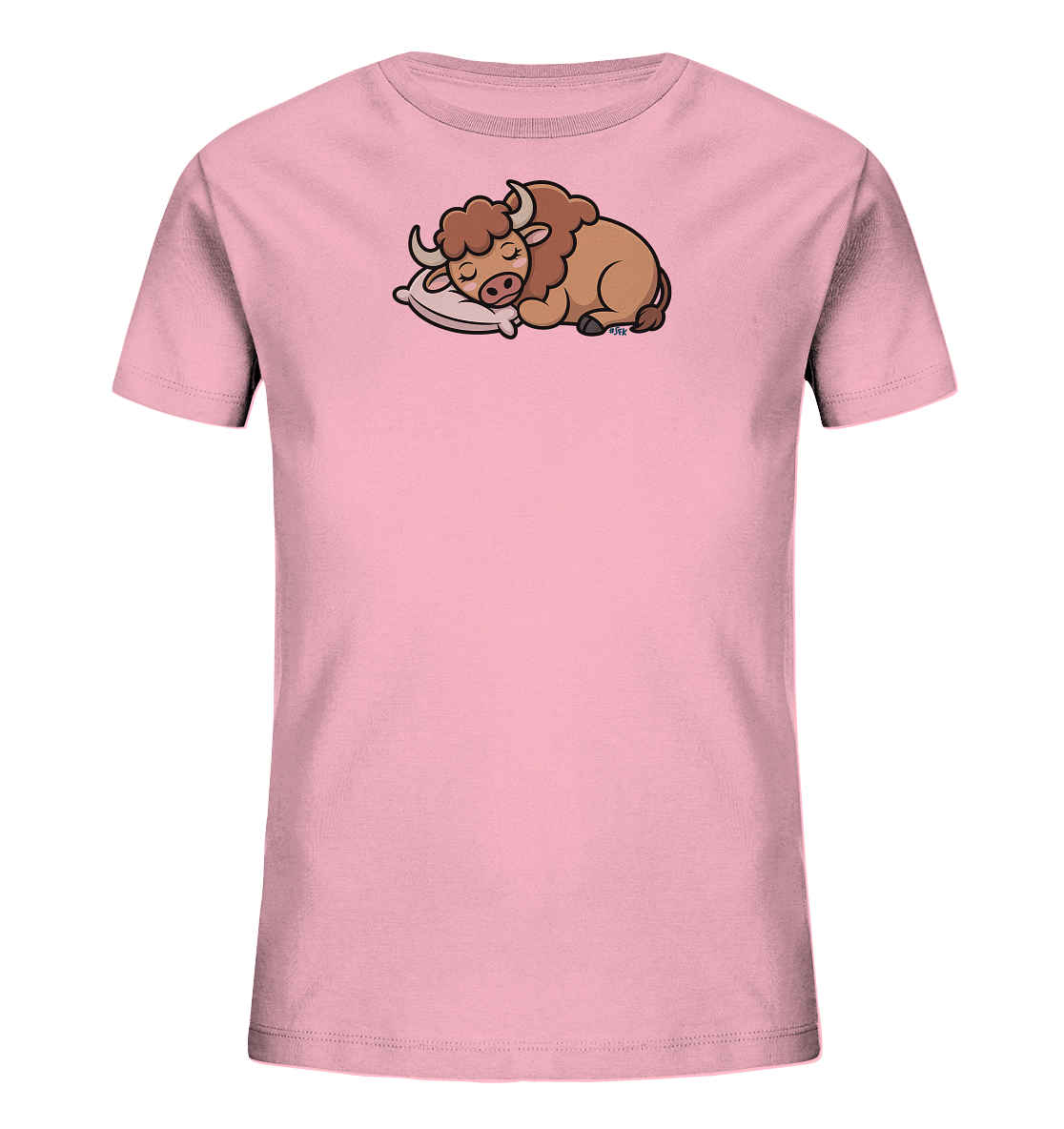 Onlineshop Shirts fuer Kinder - Das Bild zeigt ein rosafarbenes Kinder-T-Shirt mit einem niedlichen Tiermotiv auf der Vorderseite. Das Motiv stellt ein schlafendes, braunes Tier mit kleinen Hoernern dar, das gemuetlich auf einem weissen Kissen liegt. Das Design wirkt beruhigend und verspielt, ideal fuer Kinder. Es ist eine schlichte, aber ansprechende Grafik.