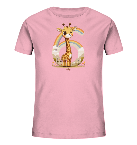 Onlineshop Shirts fuer Kinder - Das Bild zeigt ein hellrosa Kinder-T-Shirt mit einem grossen, beigefarbenen "6". Davor steht eine niedliche Cartoon-Giraffe, die laechelt und zwinkert. Über der Giraffe und der Zahl spannt sich ein bunter Regenbogen. Das Motiv ist von Blumen und Wolken umgeben, was eine froehliche Szene schafft.