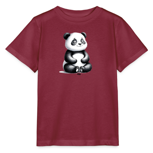 Onlineshop Shirts für Kinder - Das Bild zeigt ein rotes T-Shirt mit einem niedlichen Panda-Motiv auf der Vorderseite. Der Panda sitzt in einer entspannten Position und hat ein fröhliches Gesicht, was das Design ansprechend für Kinder macht. Das artwork ist in Schwarz und Weiß gehalten, was die Details des Pandas gut zur Geltung bringt. Die insgesamt verspielte Gestaltung des Shirts macht es ideal für den Alltag oder besondere Anlässe.