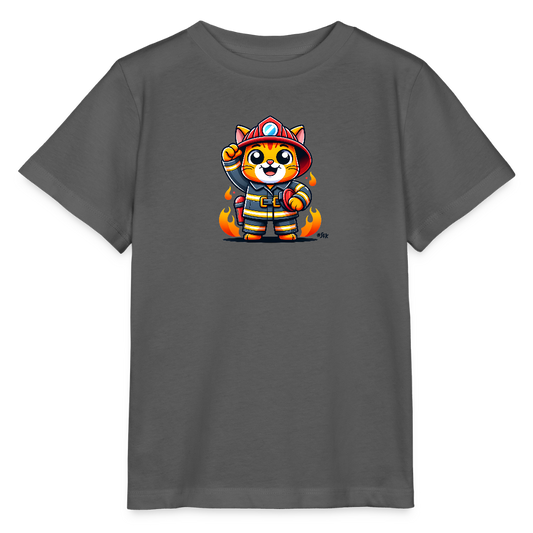 Onlineshop Shirts für Kinder - Das Bild zeigt ein T-Shirt in grau mit einem farbenfrohen Druck. Der Druck zeigt eine süße Katze in Feuerwehrkleidung, die eine Faust hebt und selbstbewusst aussieht. Um die Katze herum sind Flammen dargestellt, was dem Motiv einen dynamischen und aufregenden Eindruck verleiht. Die Details des Designs sind lebhaft und kinderfreundlich, ideal für kleine Feuerwehrfans.