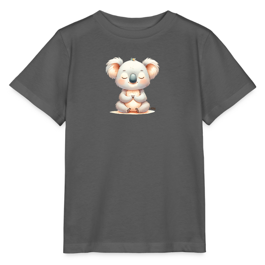 Onlineshop Shirts für Kinder - Das Bild zeigt ein graues T-Shirt mit einem süßen Koala-Design. Der Koala sitzt in einer meditativen Pose mit geschlossenen Augen und einem friedlichen Ausdruck. Er hat eine kleine Blume auf dem Kopf und seine Arme sind in einer Betenhaltung vor dem Körper angeordnet. Der Hintergrund ist schlicht, was das Motiv des Koalas besonders zur Geltung bringt.