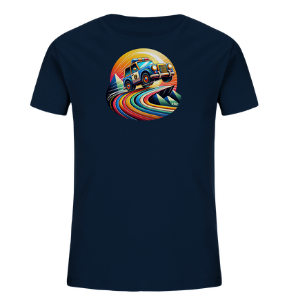 Kinder T-Shirt mit ein springendes Polizeiauto auf einer bunten, geschwungenen Straße