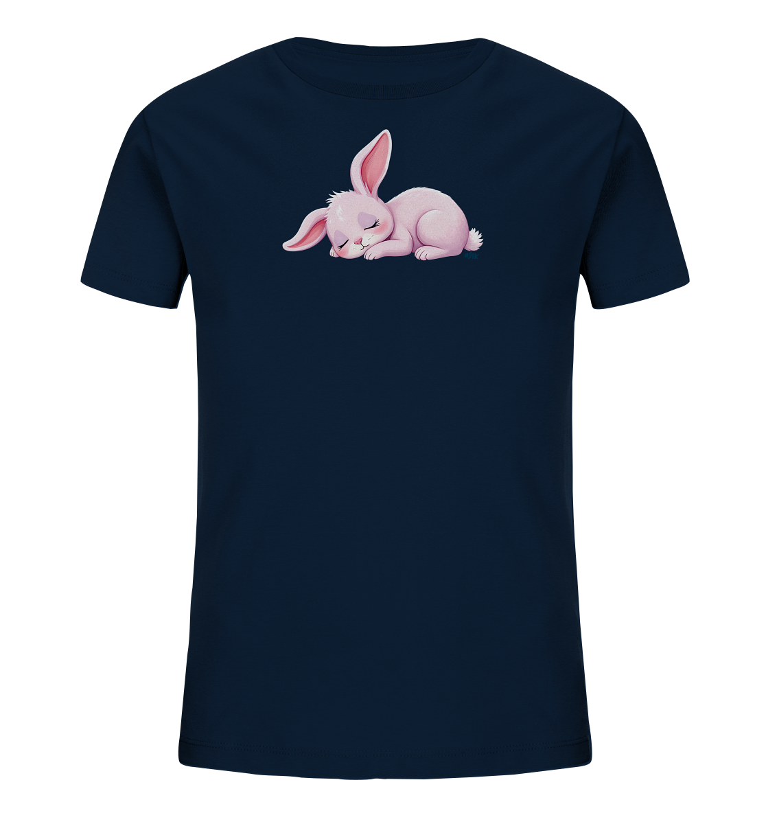 Onlineshop Shirts fuer Kinder - Das Bild zeigt ein dunkelblaues T-Shirt fuer Kinder. Auf der Vorderseite ist eine niedliche Illustration eines schlafenden rosa Hasen zu sehen. Der Hase liegt zusammengerollt mit geschlossenen Augen und langen Ohren. Das Design wirkt ruhig und ansprechend fuer Kinder.