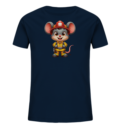 Onlineshop Shirts fuer Kinder - Das Bild zeigt ein dunkelblaues Kinder-T-Shirt mit einem zentralen Aufdruck einer cartoonhaften Maus. Die Maus ist in einer vollstaendigen Feuerwehrausruestung dargestellt, bestehend aus einem roten Helm und einer detaillierten gelben Uniform. Sie steht in aufrechter Position und laechelt, was dem Motiv einen freundlichen Ausdruck verleiht. Dieses Design spricht Kinder an, die von Feuerwehrgeschichten begeistert sind.