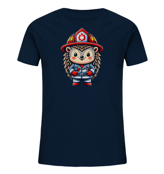 Onlineshop Shirts fuer Kinder - Das Bild zeigt ein dunkelblaues T-Shirt fuer Kinder mit einer niedlichen Illustration eines Igels im Feuerwehrmannkostuem. Der Igel traegt einen roten Helm mit einem Emblem sowie eine grau-blaue Uniform mit roten Akzenten. Er steht aufrecht und hat einen freundlichen Gesichtsausdruck auf dem Shirt.