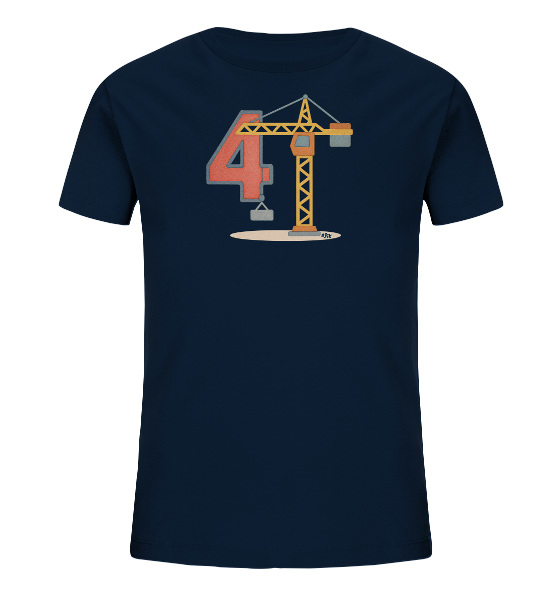 Onlineshop Shirts fuer Kinder - Das Bild zeigt ein dunkelblaues Kinder-T-Shirt. Auf der Vorderseite befindet sich eine Grafik, die die rote Zahl Vier mit einem gelben Baukran kombiniert. Der Kran ist so positioniert, dass er den senkrechten Teil der Zahl bildet und einen grauen Block hebt. Das Motiv ist auf einer hellen ovalen Flaeche dargestellt.
