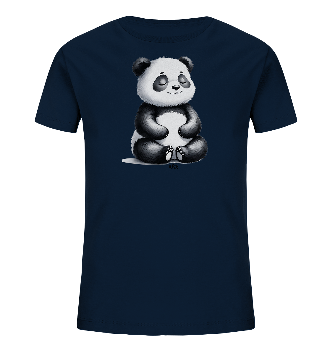 Onlineshop Shirts fuer Kinder - Das Bild zeigt ein dunkelblaues Kinder T-Shirt mit einem charmanten Panda-Motiv. Der Panda sitzt mit geschlossenen Augen und einem sanften Laecheln im Schneidersitz. Die detailreiche Grafik in Schwarz-Weiss-Toenen verleiht dem Shirt einen ruhigen und freundlichen Ausdruck, passend fuer kleine Tierfreunde. Es handelt sich um ein Oberteil fuer Kinder.