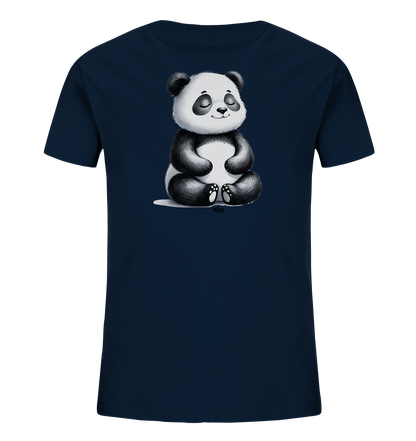 Kinder T-Shirt mit ein Panda im Schneidersitz mit geschlossenen Augen und sanftem Lächeln