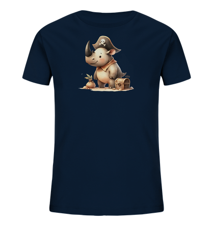 Onlineshop Shirts fuer Kinder - Das Bild zeigt ein dunkelblaues Kinder-T-Shirt mit einer Piraten-Grafik auf der Vorderseite. Im Zentrum des Designs steht ein suesses Cartoon-Nashorn mit Piratenhut und Halstuch, das auf Sand sitzt. Daneben sind eine kleine Schatztruhe und ein Sack mit einer Pflanze abgebildet. Dieses Motiv verleiht dem Shirt einen verspielten und abenteuerlichen Look.