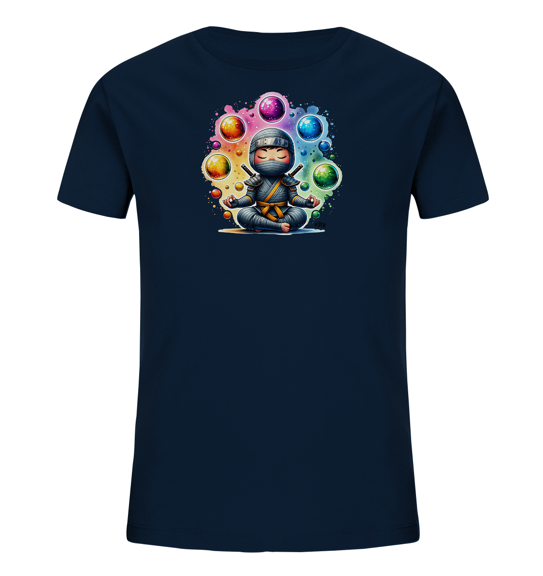 Onlineshop Shirts fuer Kinder - Das dunkelblaue T-Shirt zeigt einen Cartoon-Ninja in meditierender Pose. Der Ninja sitzt im Lotussitz, umgeben von einer farbenfrohen Aura und schwebenden Kugeln in Regenbogenfarben. Neben ihm liegen zwei kleine Schwerter. Das Design verbindet Kampfkunst mit einem Gefuehl der Ruhe.