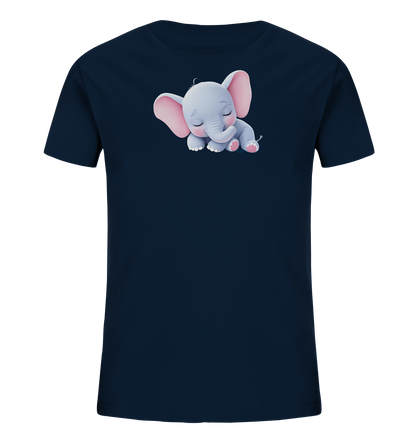 Onlineshop Shirts fuer Kinder - Das Bild zeigt ein dunkelblaues Kinder-T-Shirt mit einem niedlichen schlafenden Baby-Elefantenmotiv auf der Vorderseite. Der Elefant ist hellgrau mit grossen rosafarbenen Ohren und geschlossenen Augen, was einen friedlichen Ausdruck vermittelt. Er liegt gemuetlich zusammengerollt, und seine rosafarbenen Fusssohlen sind sichtbar. Das Design ist schlicht und herzig, ideal fuer kleine Kinder.