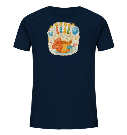 Onlineshop Shirts fuer Kinder - Das dunkelblaue Kinder T-Shirt praesentiert auf der Vorderseite eine farbenfrohe Illustration eines Geburtstagscupcakes. Auf dem Cupcake befinden sich vier brennende Kerzen sowie die auffaellige Zahl Vier. Das Motiv ist von kleinen Sternen, Herzen, einem Ballon und einer Schleife umrahmt. Ein froehliches Design, passend zum vierten Geburtstag.