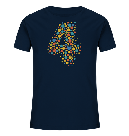 Onlineshop Shirts fuer Kinder - Das Bild zeigt ein dunkelblaues Kinder-T-Shirt mit einem grossen Motiv der Zahl 4 auf der Vorderseite. Die Zahl 4 besteht aus zahlreichen bunten Punkten in Gelb, Orange, Rot und Blau. Eingefuegt in die Punktlandschaft sind mehrere kleine bunte Handabdruecke. Das gesamte Design wirkt sehr lebendig und kindgerecht.