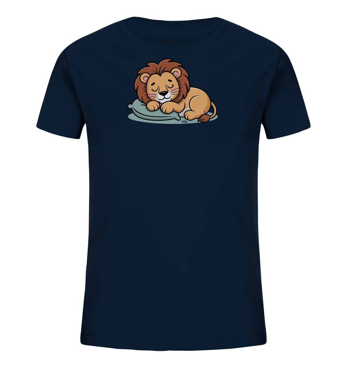 Onlineshop Shirts fuer Kinder - Das Bild zeigt ein dunkelblaues Kinder-T-Shirt mit einem niedlichen Motiv eines schlafenden Loewen. Der cartoonartige Loewe liegt entspannt auf einem Kissen, die Augen geschlossen und ein leichtes Laecheln im Gesicht. Die Illustration ist farbenfroh und vermittelt einen ruhigen, friedlichen Eindruck. Das Design ist verspielt und ansprechend fuer Kinder.