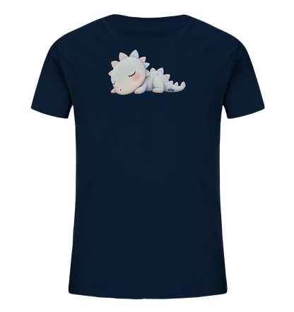 Onlineshop Shirts fuer Kinder - Das Bild zeigt ein dunkelblaues Kinder-T-Shirt. Auf der Vorderseite ist eine niedliche, schlafende Zeichentrickfigur abgebildet, die einem kleinen Drachen aehnelt. Die Figur ist hellgrau mit zarten rosa Wangen und pastellfarbenen Stacheln auf Ruecken und Kopf. Sie liegt friedlich zusammengerollt da und verleiht dem Shirt einen sanften und liebenswerten Charakter.