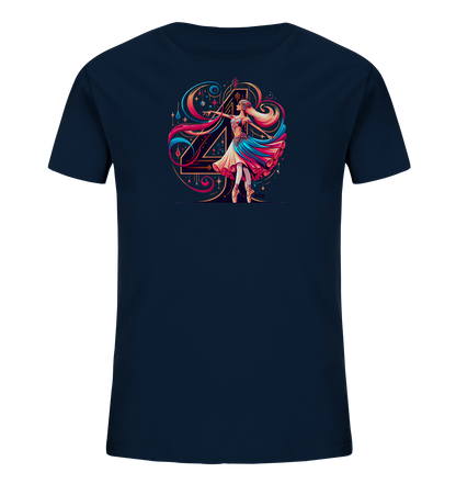 Onlineshop Shirts fuer Kinder - Das dunkelblaue T-Shirt zeigt ein farbenfrohes Motiv einer tanzenden Figur in einem fliessenden Kleid. Dahinter befindet sich eine grosse, stilisierte Zahl 4, umgeben von dynamischen Elementen und hellen Farben. Das Design hat einen kuenstlerischen, verspielten Stil, der Bewegung und Feierlichkeit ausdrueckt.