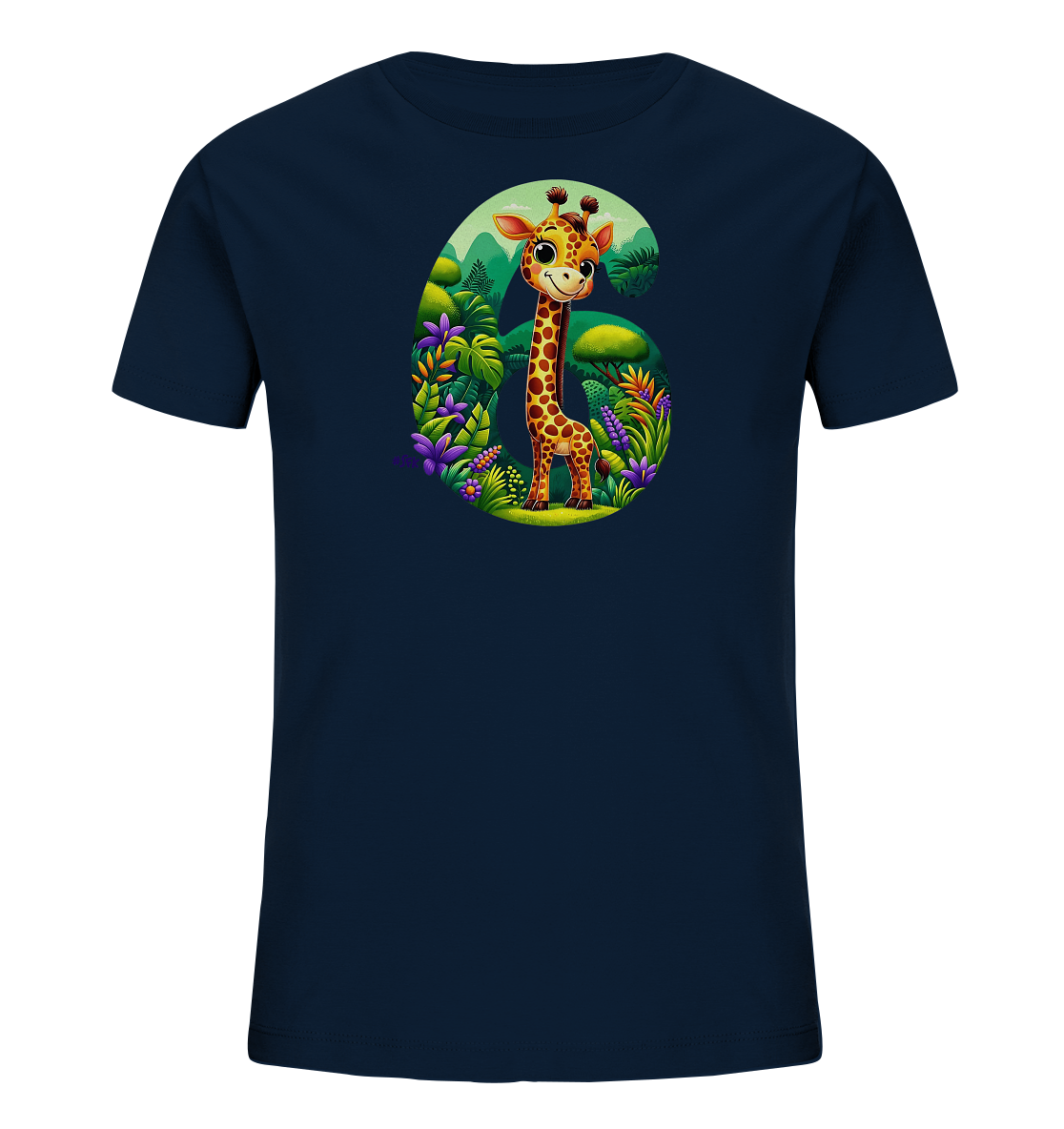 Onlineshop Shirts fuer Kinder - Das Bild zeigt ein dunkelblaues Kinder T-Shirt mit einem farbenfrohen Aufdruck. Der Aufdruck zeigt eine freundliche Cartoon-Giraffe, die in der Form der Zahl '6' von ueppiger Vegetation und Blumen umgeben ist. Die Grafik ist detailreich und nutzt lebendige Farben, um eine Dschungelszene darzustellen. Das Design wirkt froehlich und ansprechend fuer Kinder.