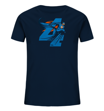 Onlineshop Shirts fuer Kinder - Das Bild zeigt ein dunkelblaues T-Shirt fuer Kinder. Auf der Vorderseite ist eine dynamische Illustration eines Superhelden zu sehen, der vor einer grossen blauen Zahl 4 fliegt. Der Held traegt einen Anzug mit orangefarbenem Umhang und hat eine 4 auf der Brust. Das Design kombiniert Blautoene mit Akzenten in Orange.