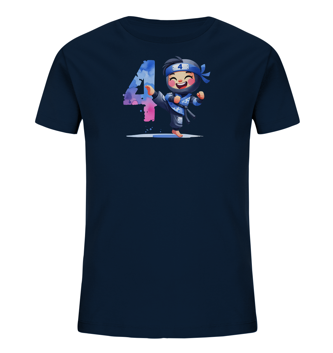 Onlineshop Shirts fuer Kinder - Dieses dunkelblaue Kinder-T-Shirt zeigt eine dynamische Illustration. Eine grosse, bunte Zahl '4' steht neben einem kleinen Cartoon-Charakter in blauer Kampfkleidung. Der Charakter fuehrt einen Tritt aus und traegt ein Stirnband mit der Zahl '4'. Dieses Design wirkt energiegeladen und farbenfroh.