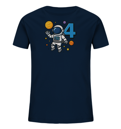 Onlineshop Shirts fuer Kinder - Das Bild zeigt ein dunkelblaues Kinder-T-Shirt mit einem farbenfrohen Weltraum-Design. Ein freundlicher Cartoon-Astronaut schwebt inmitten von Planeten und Sternen. Neben dem Astronauten ist die grosse blaue Zahl '4' abgebildet. Das Motiv ist verspielt und eignet sich ideal fuer kleine Weltraum-Fans.