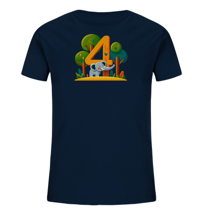 Onlineshop Shirts fuer Kinder - Das Bild zeigt ein dunkelblaues Kinder-T-Shirt mit einem grossen orangefarbenen '4' auf der Vorderseite. Daneben steht ein suesser grauer Cartoon-Elefant. Die Grafik ist von Baeumen und Pflanzen umgeben und hat einen verspielten Stil.