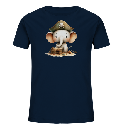 Onlineshop Shirts fuer Kinder - Das Bild zeigt ein dunkelblaues Kinder-T-Shirt mit einer suessen Illustration eines Elefanten. Der Elefant traegt einen Piratenhut mit Totenkopfsymbol und sitzt neben einer kleinen Schatztruhe. Das Motiv ist auf einem sandigen Untergrund mit Muscheln und Pflanzen dargestellt. Das Design wirkt verspielt und abenteuerlich.