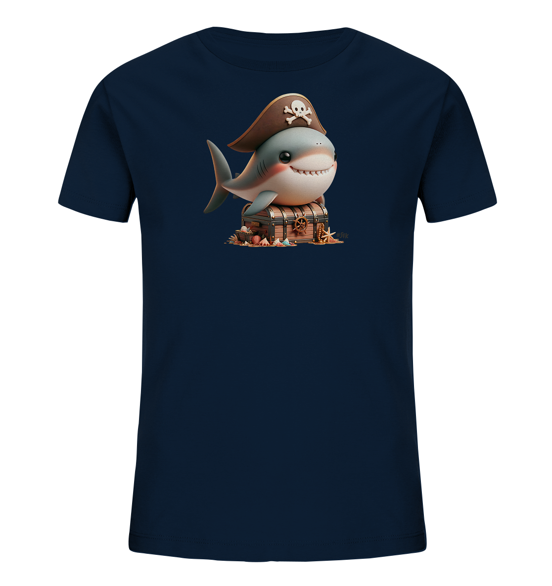 Onlineshop Shirts fuer Kinder - Dieses dunkelblaue T-Shirt fuer Kinder zeigt eine niedliche Grafik eines laechelnden Hais. Der Hai traegt einen Piratenhut mit Totenkopfsymbol und sitzt auf einer Holzkiste, die wie eine Schatztruhe aussieht. Muscheln und Seesterne sind um die Truhe herum platziert und ergaenzen das maritime Piratenthema. Das Design ist farbenfroh und detailliert, perfekt fuer kleine Abenteurer.