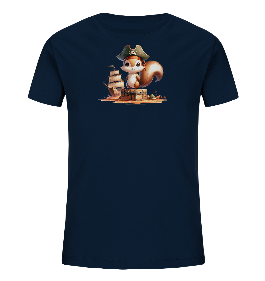 Onlineshop Shirts fuer Kinder - Das Bild zeigt ein dunkelblaues T-Shirt mit einem aufgedruckten Motiv. Ein suesses Eichhoernchen, als Pirat gekleidet, sitzt auf einer Schatztruhe am Strand. Im Hintergrund ist ein Segelschiff zu sehen. Das Motiv wirkt detailreich und abenteuerlich.