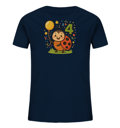 Onlineshop Shirts fuer Kinder - Das Bild zeigt ein dunkelblaues T-Shirt fuer Kinder mit einem froehlichen Motiv auf der Vorderseite. Im Zentrum steht ein lachender Marienkaefer, der einen gelben Ballon festhaelt und auf Gras steht. Daneben ist eine gruene Zahl '4' zu sehen, umgeben von Sternen, Herzen und Konfetti in verschiedenen Farben. Das Design wirkt sehr festlich und kindgerecht, passend fuer einen Geburtstag.