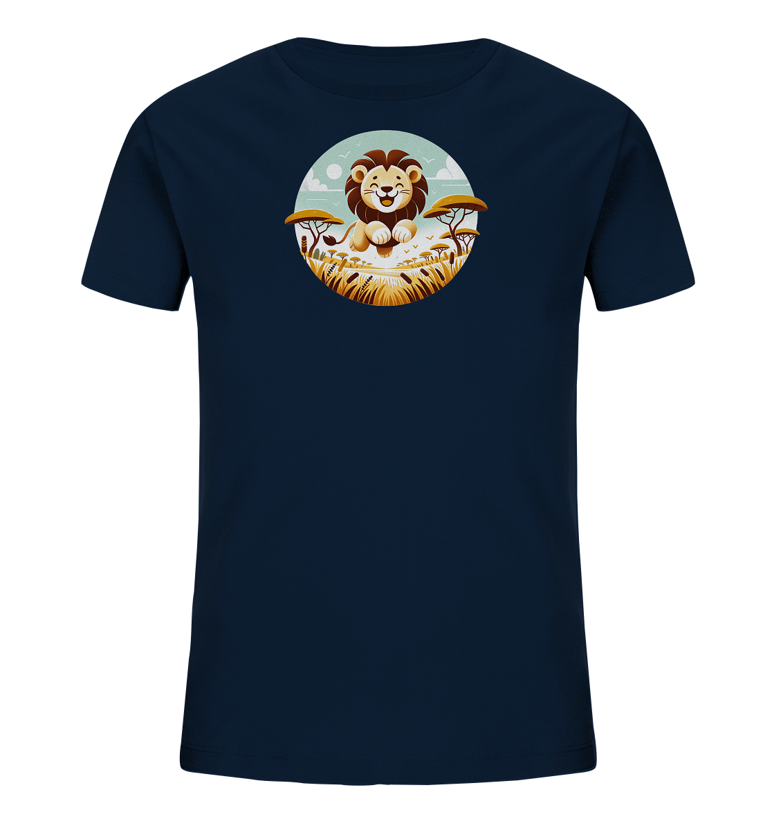 Onlineshop Shirts fuer Kinder - Das Bild zeigt ein dunkelblaues T-Shirt fuer Kinder mit einem runden Grafikmotiv auf der Vorderseite. Im Zentrum der Grafik sitzt ein froehlicher Cartoon-Loewe mit Maehne und einem breiten Laecheln. Er ist in einer Savannenlandschaft mit goldenem Gras, Baeumen und kleinen Voegeln am Himmel dargestellt. Dieses Design verleiht dem Shirt einen lustigen und tierischen Charakter, ideal fuer den Alltag.