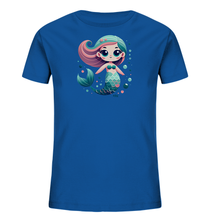 Onlineshop Shirts fuer Kinder - Das Bild zeigt ein leuchtend blaues T-Shirt fuer Kinder mit einem farbenfrohen Meerjungfrauen-Motiv auf der Vorderseite. Die Illustration zeigt eine laechelnde Cartoon-Meerjungfrau mit rosa und tuerkisfarbenen Haaren und einer gruenen Schwanzflosse. Sie ist umgeben von schwebenden Blasen in verschiedenen Farben wie Rosa, Gruen und Blau. Das Design wirkt verspielt und maritim.