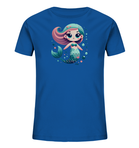 Onlineshop Shirts fuer Kinder - Das Bild zeigt ein leuchtend blaues T-Shirt fuer Kinder mit einem farbenfrohen Meerjungfrauen-Motiv auf der Vorderseite. Die Illustration zeigt eine laechelnde Cartoon-Meerjungfrau mit rosa und tuerkisfarbenen Haaren und einer gruenen Schwanzflosse. Sie ist umgeben von schwebenden Blasen in verschiedenen Farben wie Rosa, Gruen und Blau. Das Design wirkt verspielt und maritim.