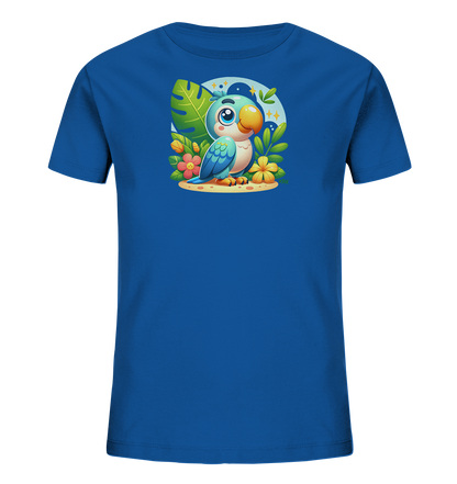 Onlineshop Shirts fuer Kinder - Das Bild zeigt ein leuchtend blaues Kinder-T-Shirt mit einer farbenfrohen Illustration auf der Vorderseite. Zu sehen ist ein niedlicher blauer Cartoon-Papagei, umgeben von tropischen Blaettern und Blumen in Pink und Gelb. Der Hintergrund bildet ein blauer Kreis mit kleinen Sternen. Das Motiv wirkt froehlich und detailreich.