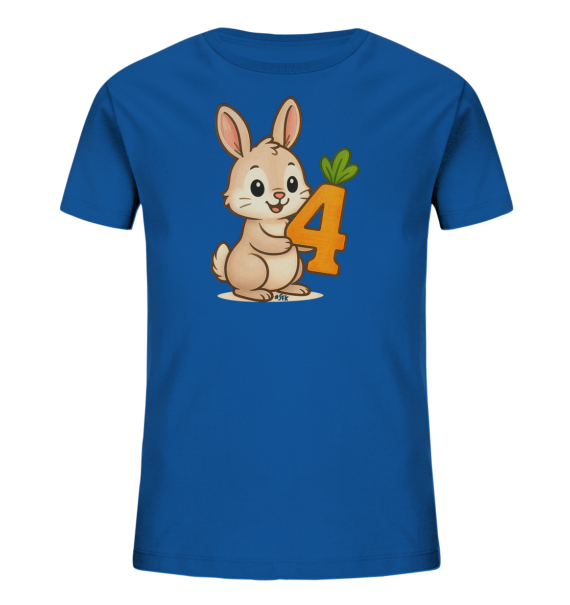 Onlineshop Shirts fuer Kinder - Das Bild zeigt ein blaues T-Shirt fuer Kinder mit einem niedlichen Druck. Ein freundliches Cartoon-Haeschen haelt die Zahl '4' in Form einer Karotte. Das Haeschen ist beige mit rosa Ohren und hat ein froehliches Laecheln. Das Design ist verspielt und ideal fuer einen Kindergeburtstag oder als Alltagsoutfit.